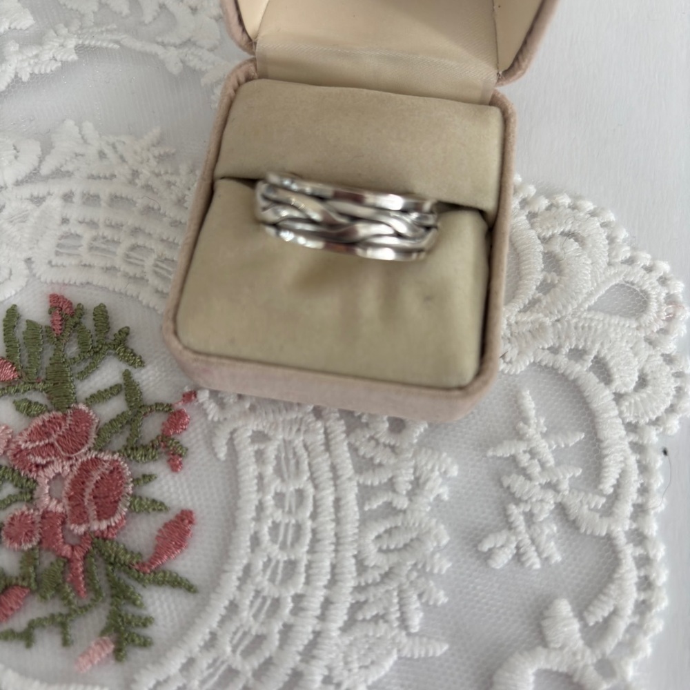 Elegant Silver Women's Ring